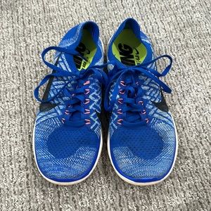 Woman’s Nike barefoot ride 4.0 size 8